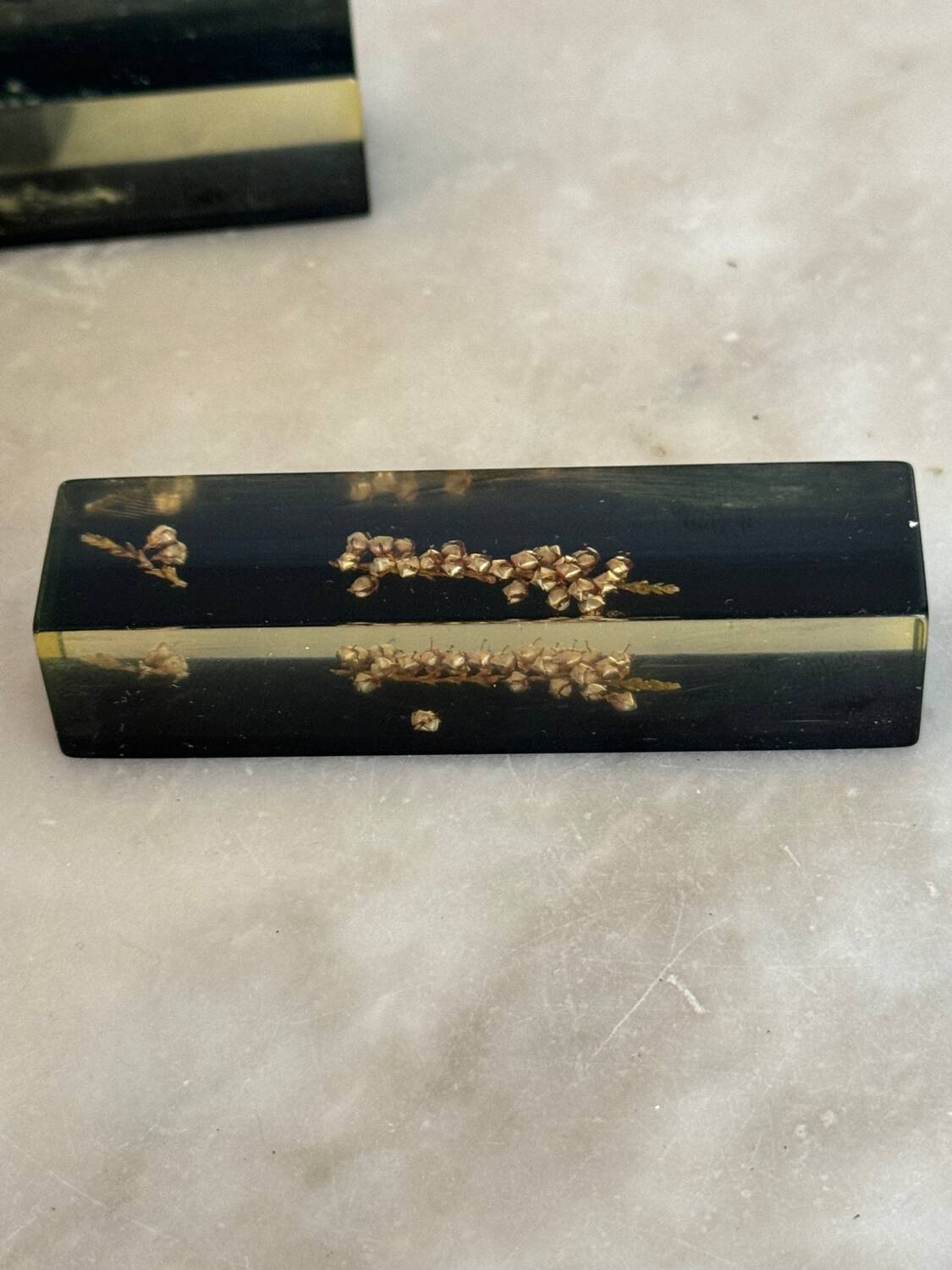 Resin knife holder