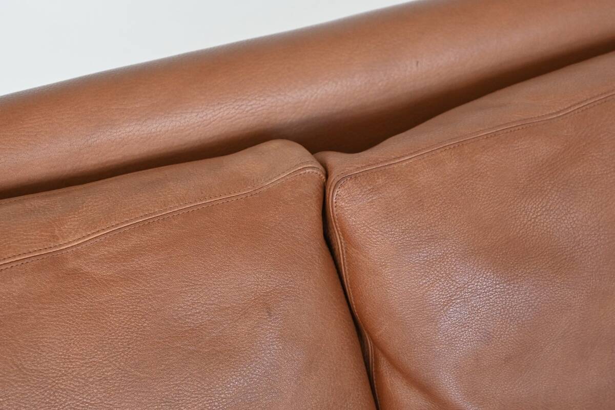 Canapé scandinave trois places en palissandre et cuir marron Danemark 1960