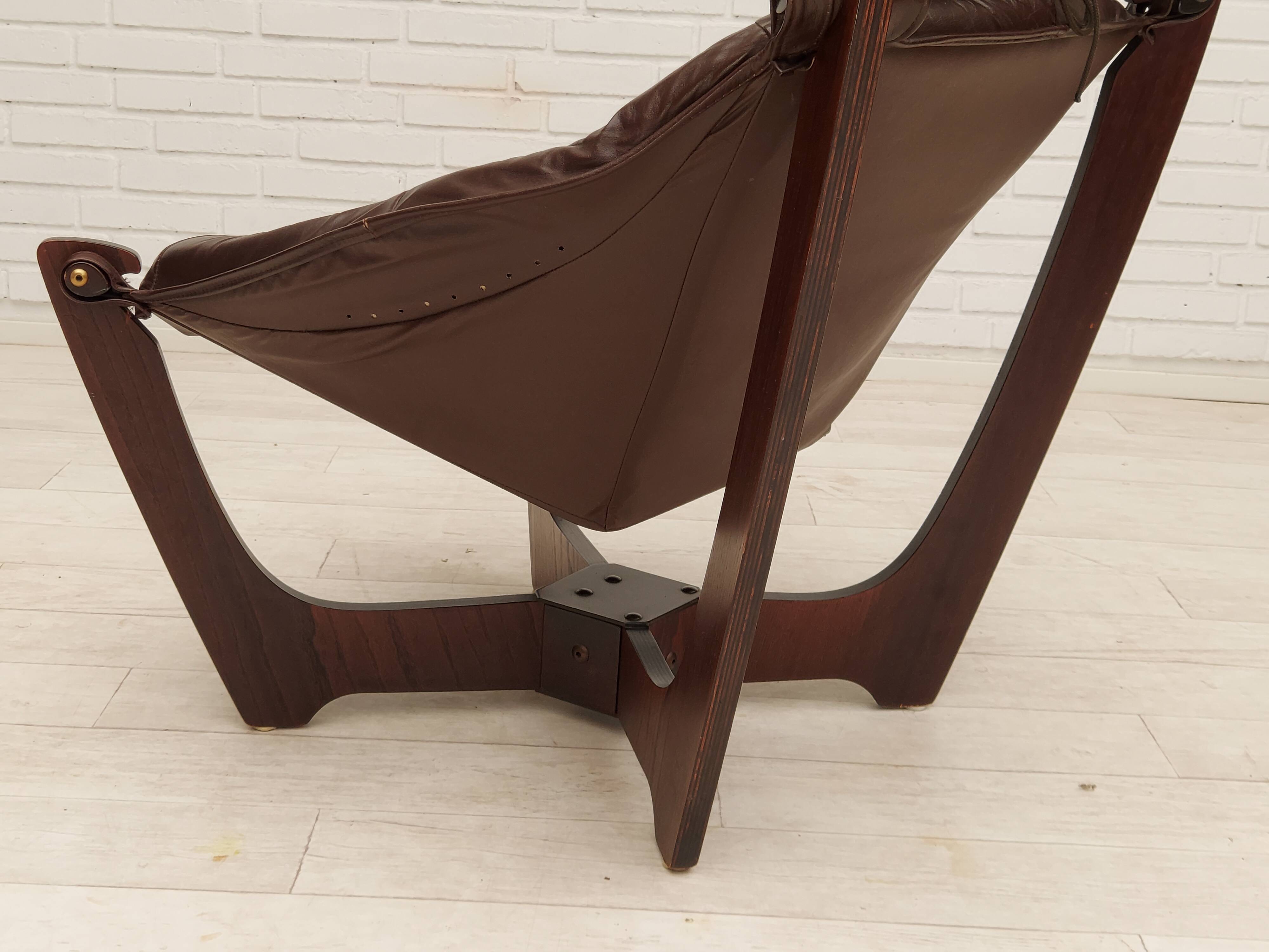 Années 1970, design norvégien par Odd Knutsen pour Hjellegjerde Møbler, chaise longue modèle "Luna", originale.
