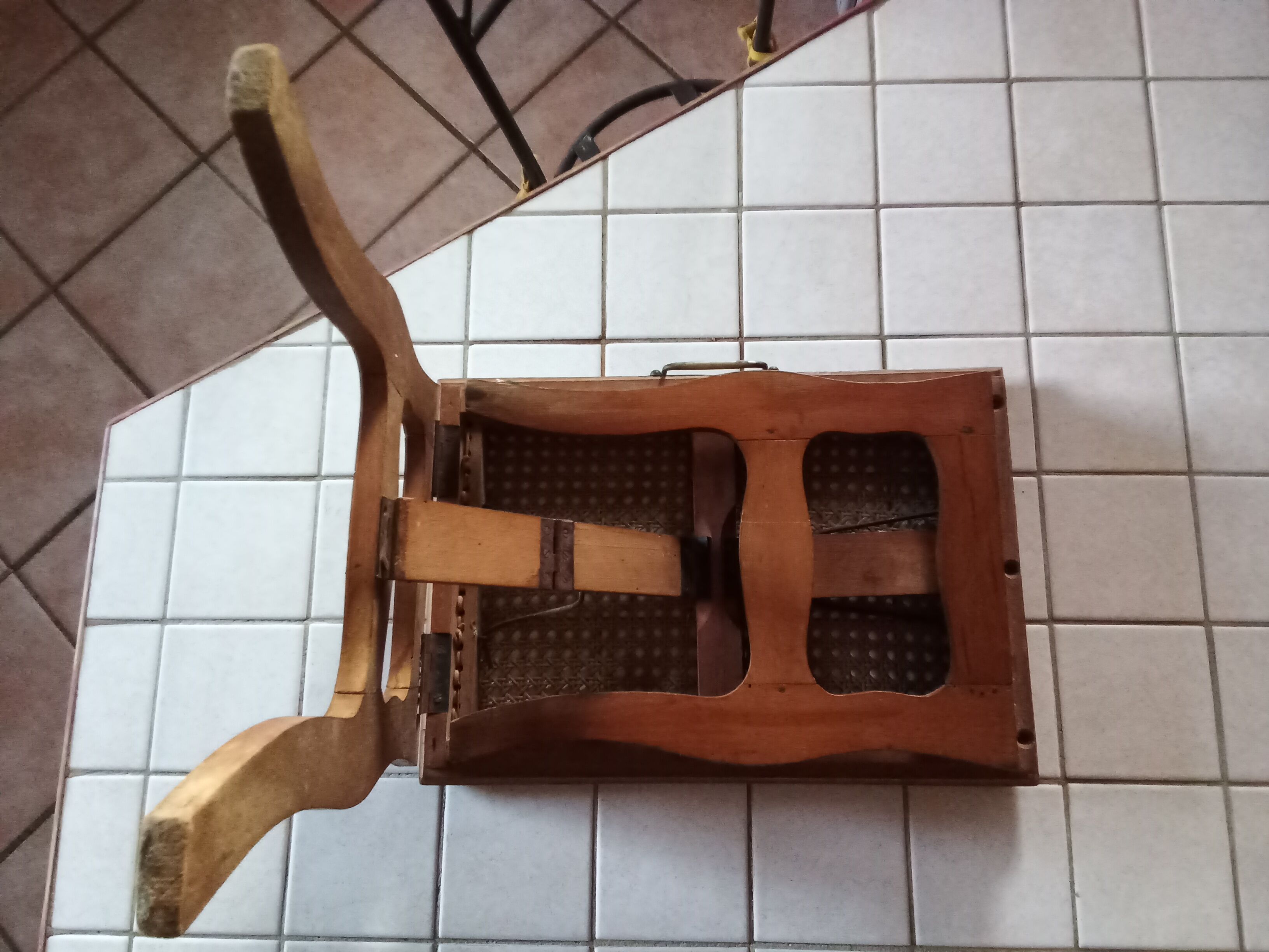Antique foldable stool