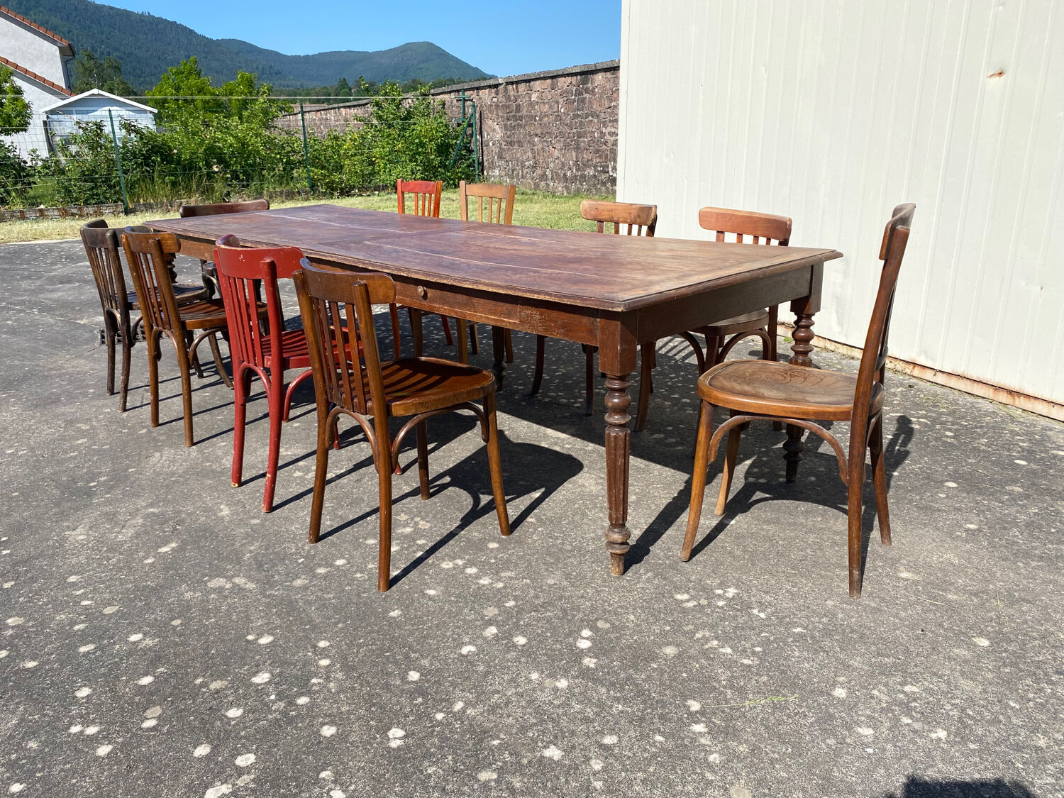 Draper table and its 10 chairs