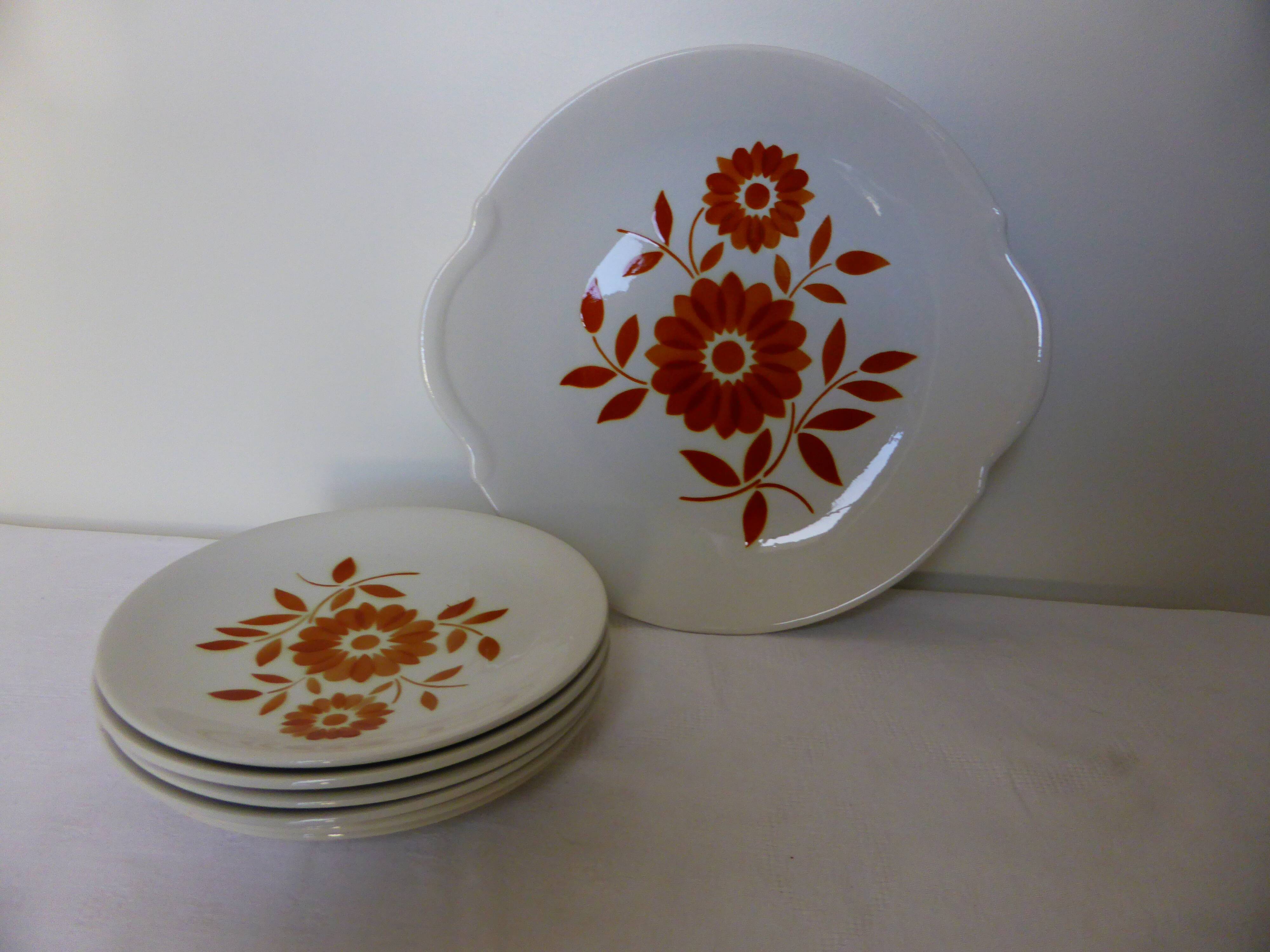6 dessert plates & 1 pie dish from the 70s