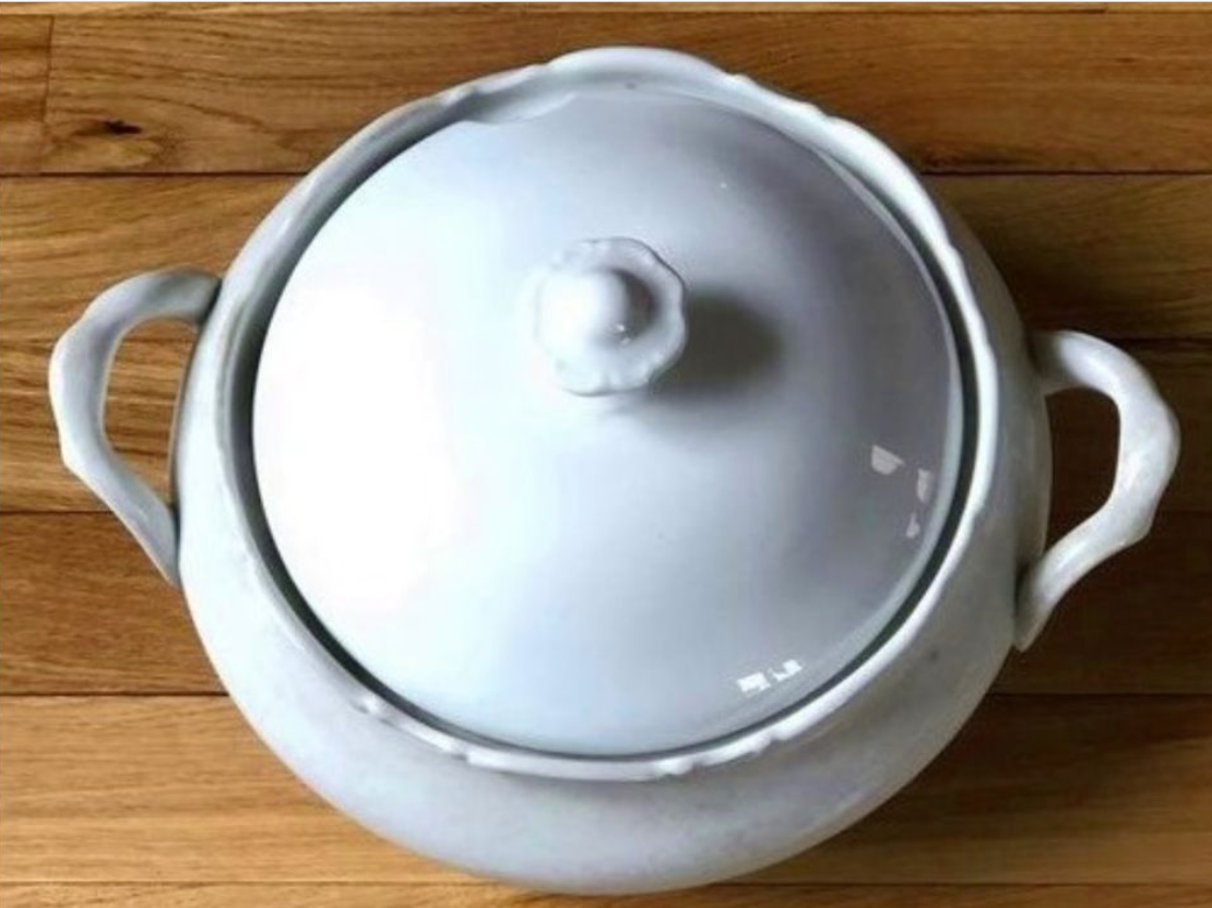 Tureen in Schumann Bavaria porcelain