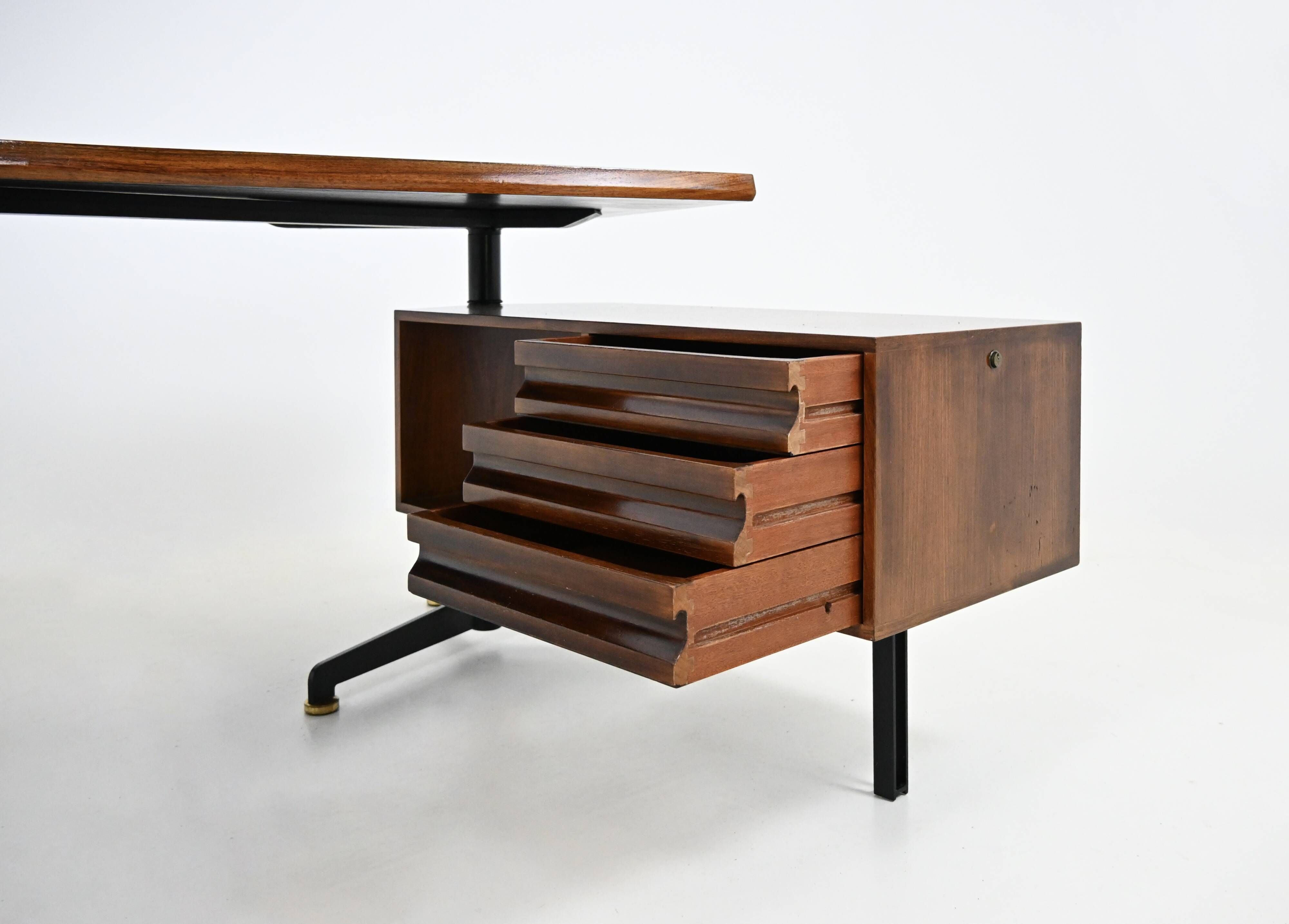 T96 "Boomerang" desk by Osvaldo Borsani for Tecno, 1960s