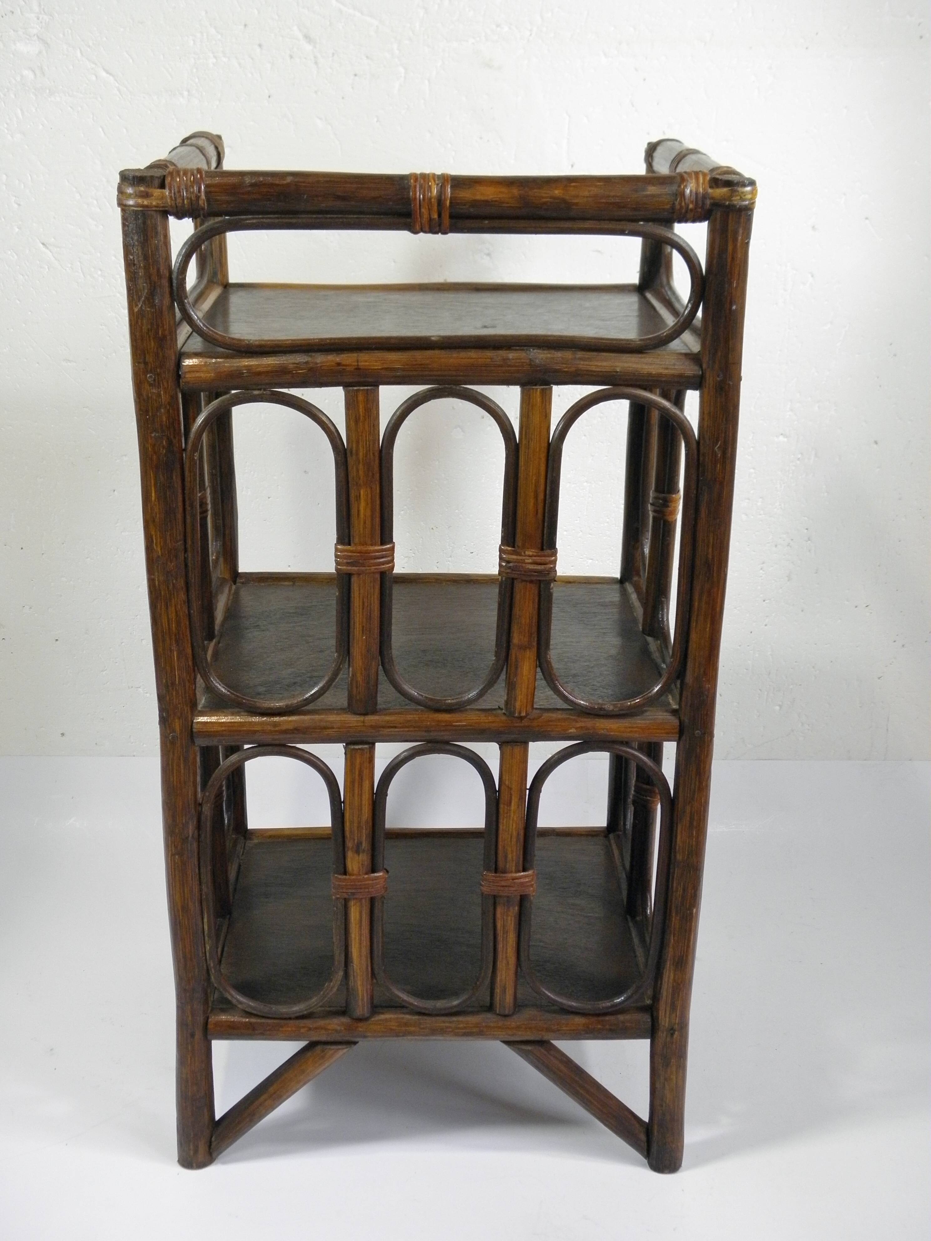 ETAGERE en ROTIN années 70