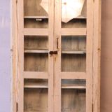 Ancienne vitrine en teck birman patine blanche-écrue