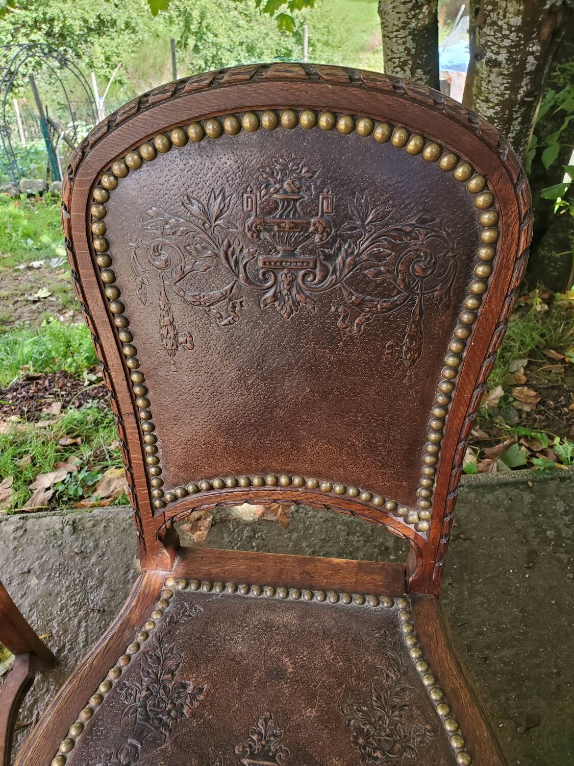 Paire de chaises en chêne et cuir