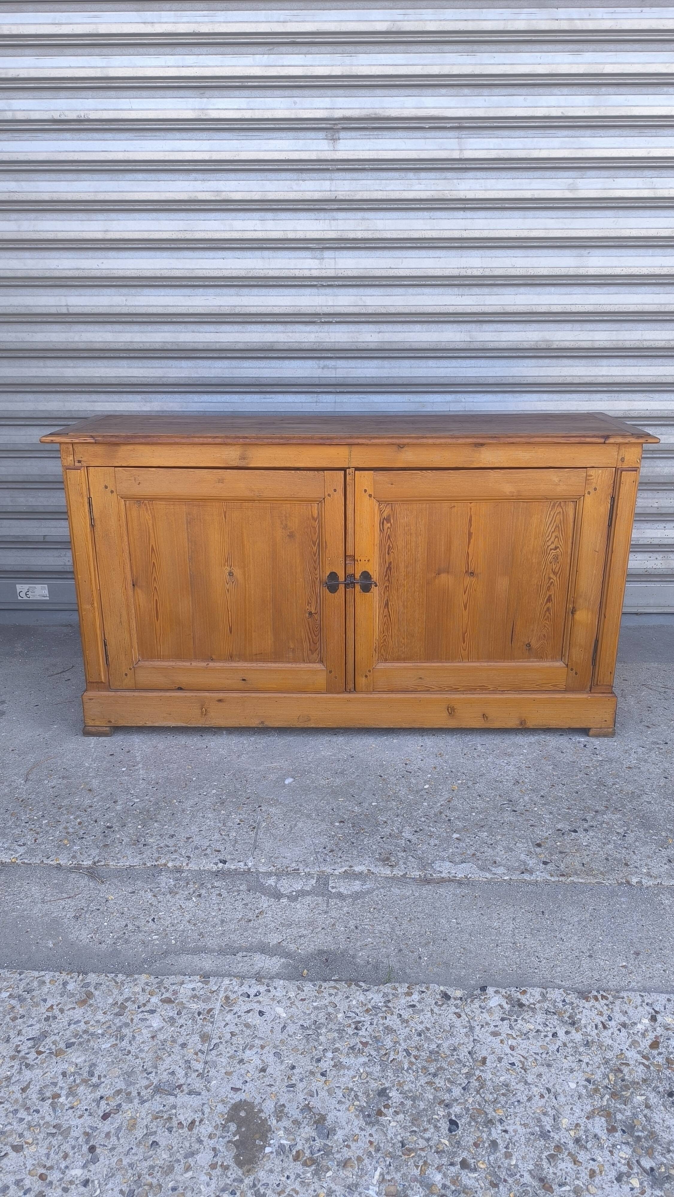 Meuble de métier - buffet en pin suédois 1940