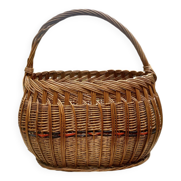 Ancien panier en osier tressé et scoubidou