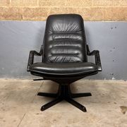 Fauteuil pivotant en cuir Danish Design Berg C90