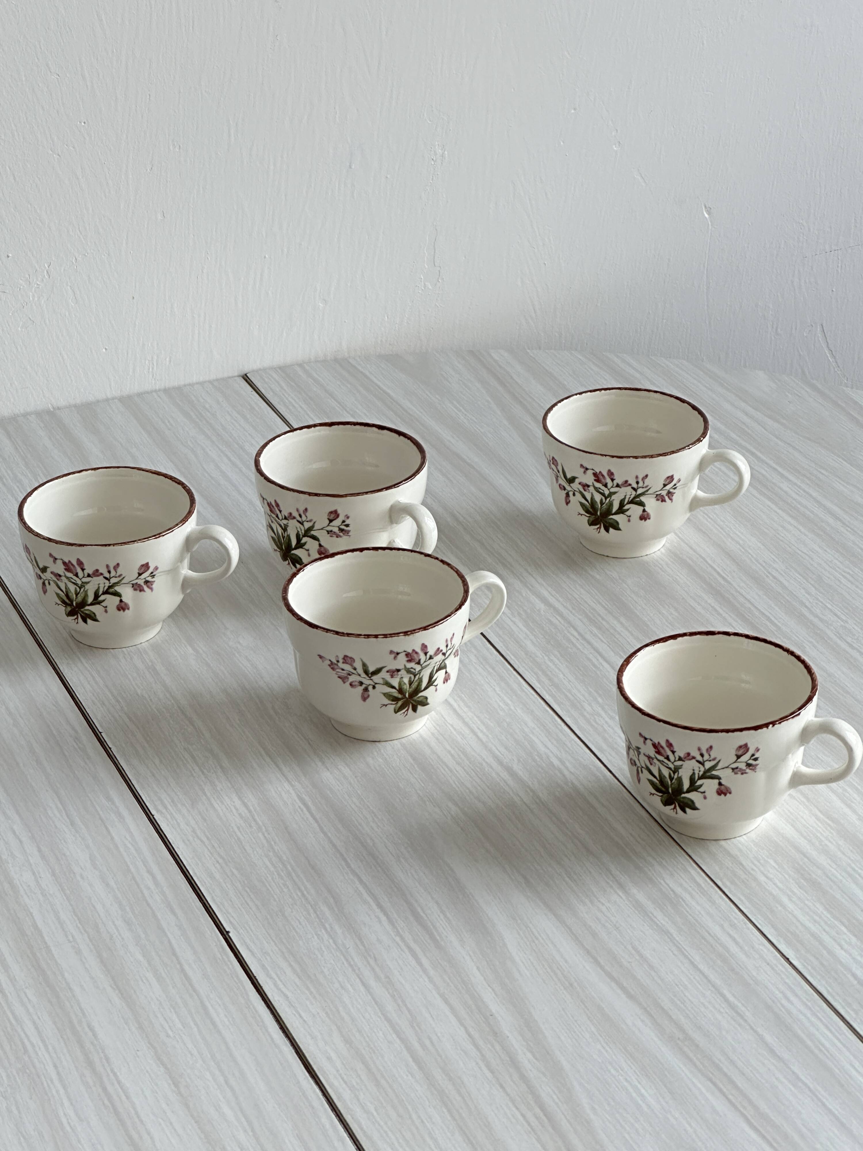 Tasses à café florales Pagnossin en faïence, Trévise, Italie.