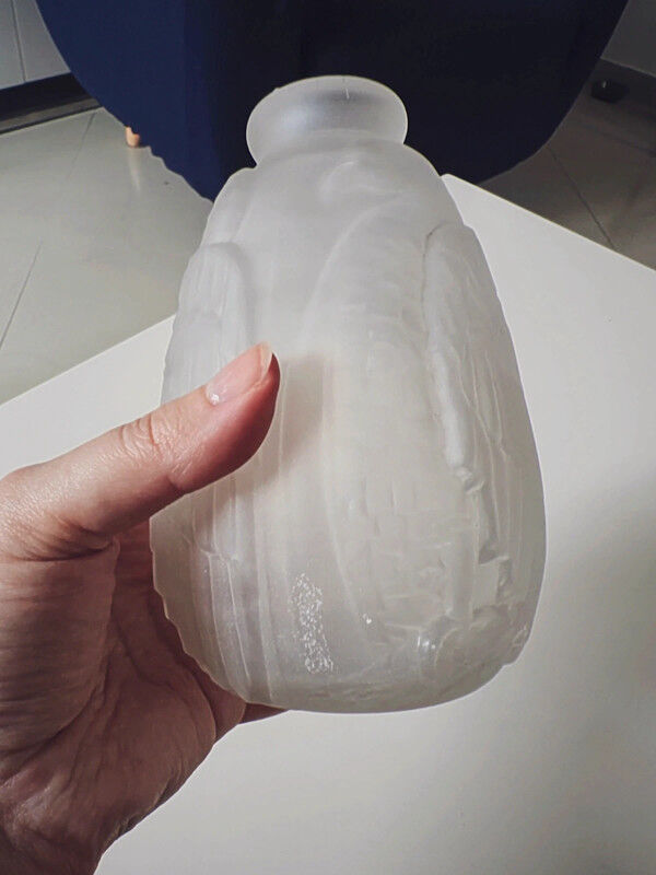 Vase art déco en verre pressé moulé aigle