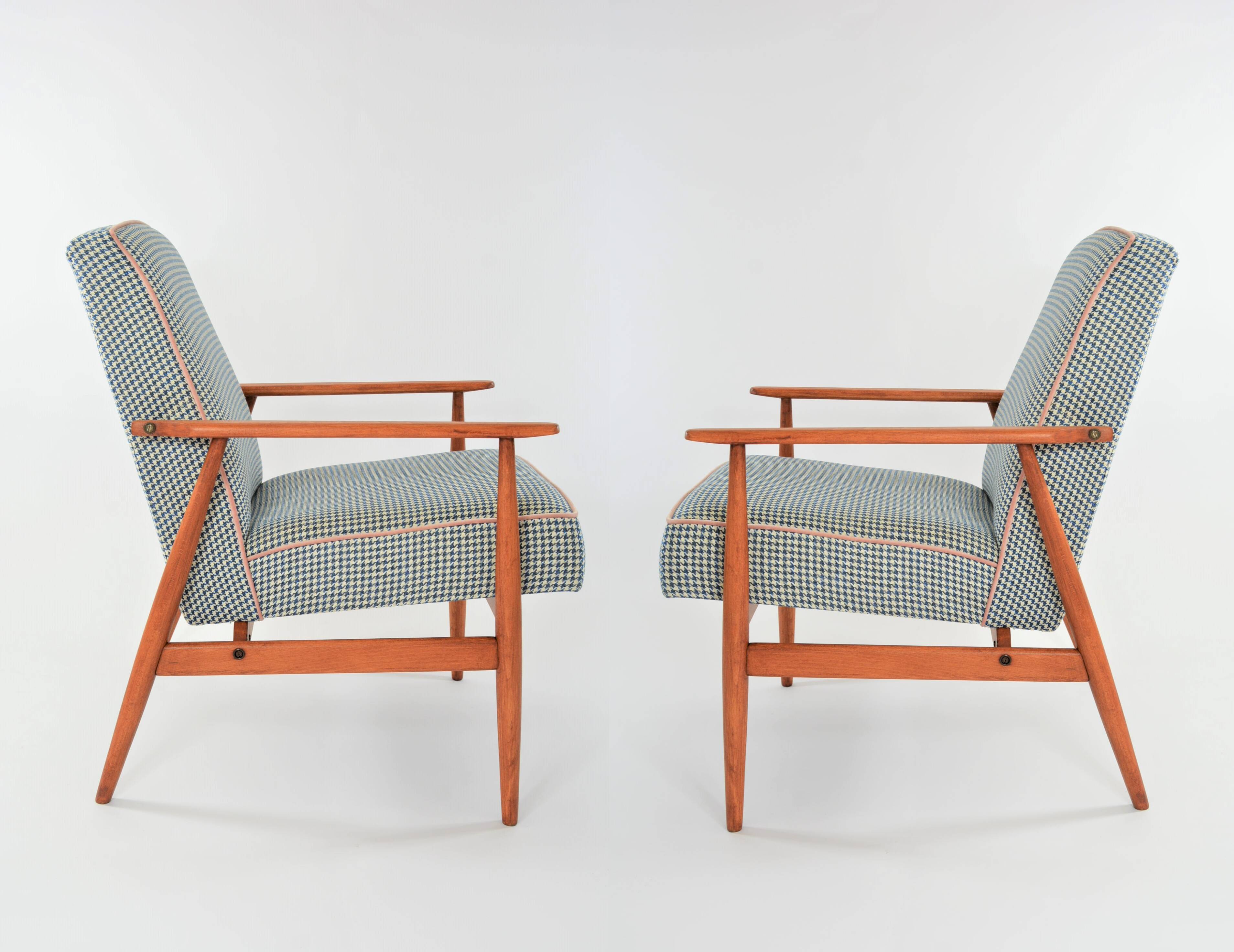 Fox chair blue hen's feet