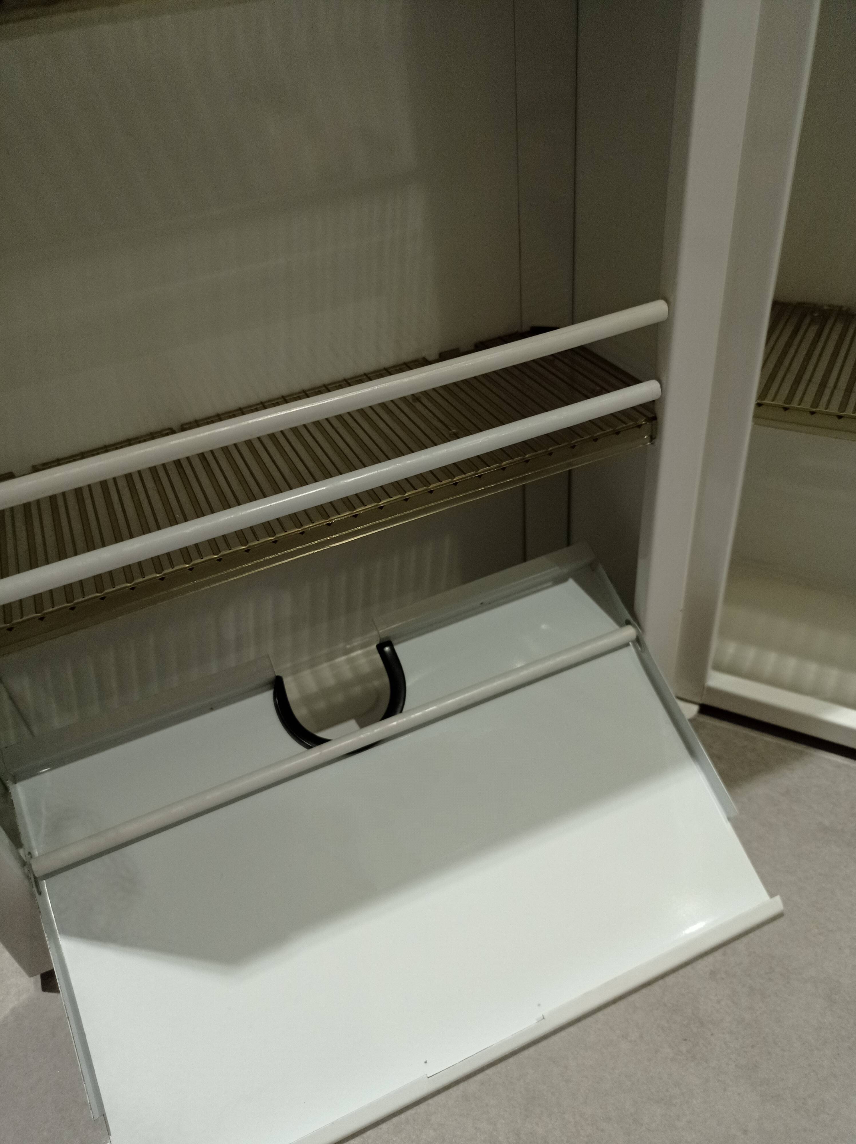 Medicine cabinet from the 60s Rossignol