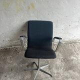 Fritz Hansen 'Oxford' Arne Jacobsen swivel chair — black wool upholstery, aluminium base, 1970s