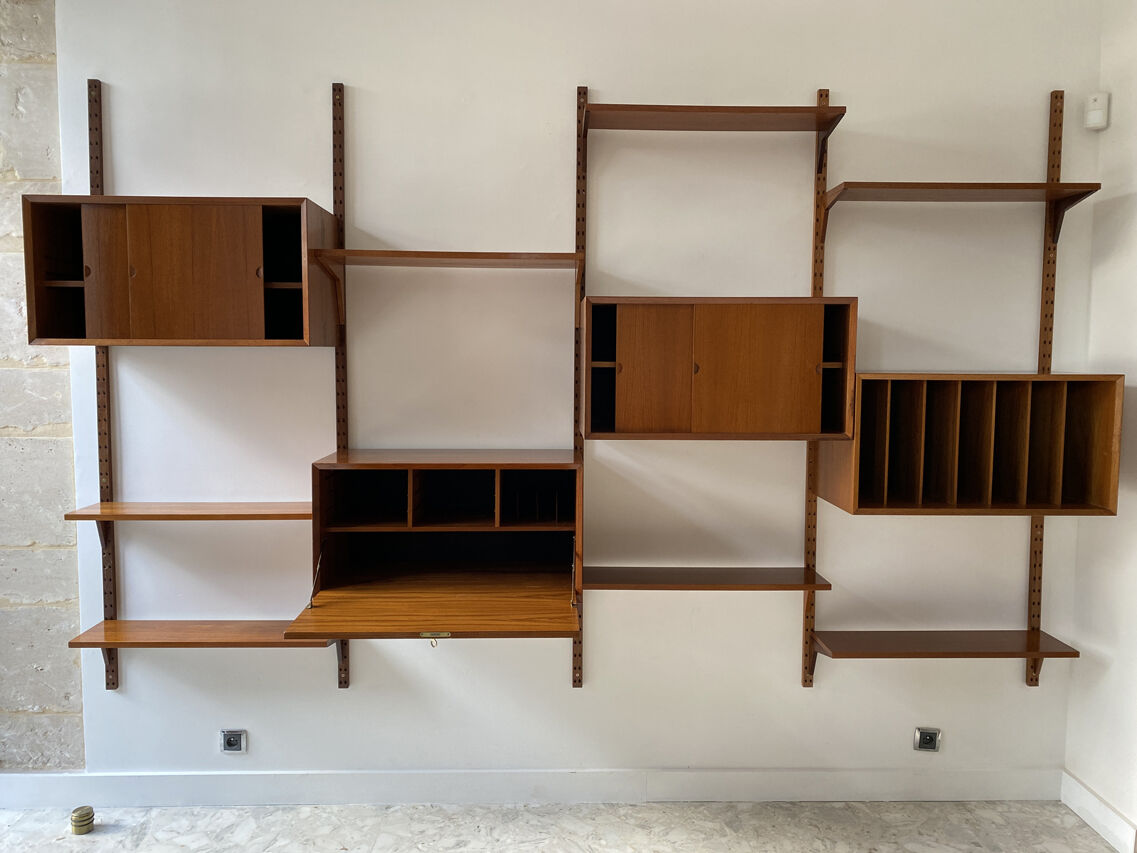 "Royal System" set of 4 teak columns, by Poul Cadovius 1970