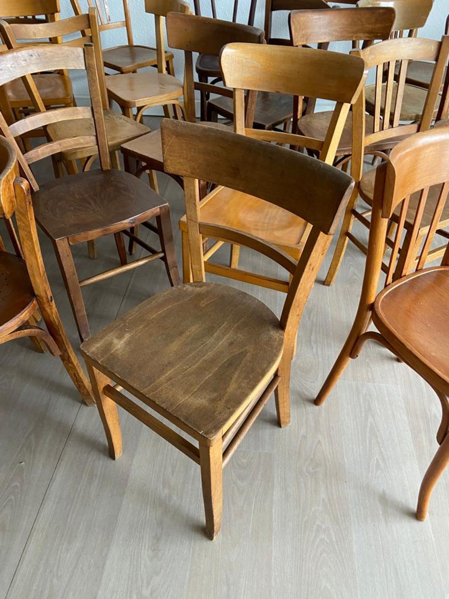 Set of 30 bistro chairs BOIS COURBÉ Vintage 60s mismatched