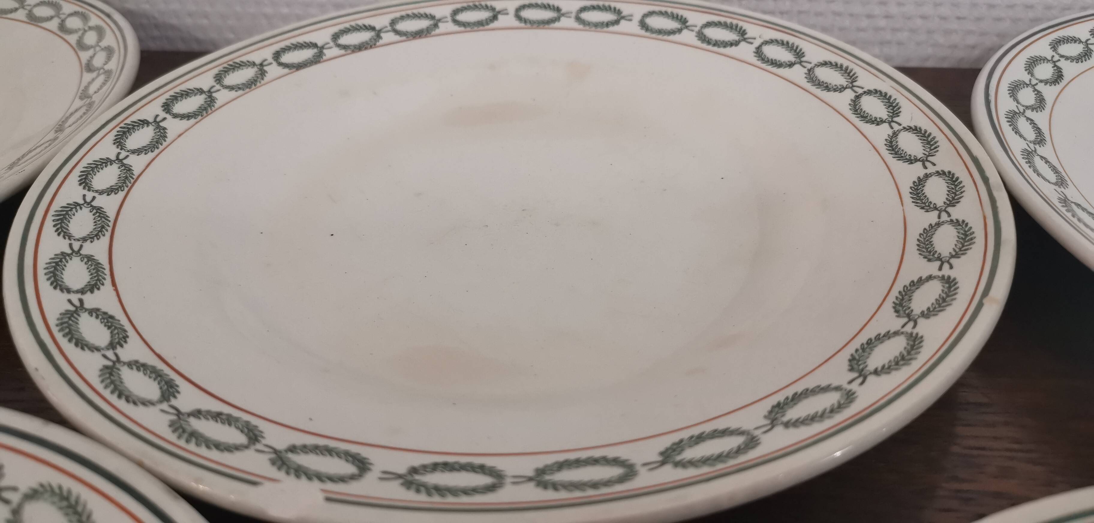 Set of 8 flat plates earth of iron st Amand n°6009