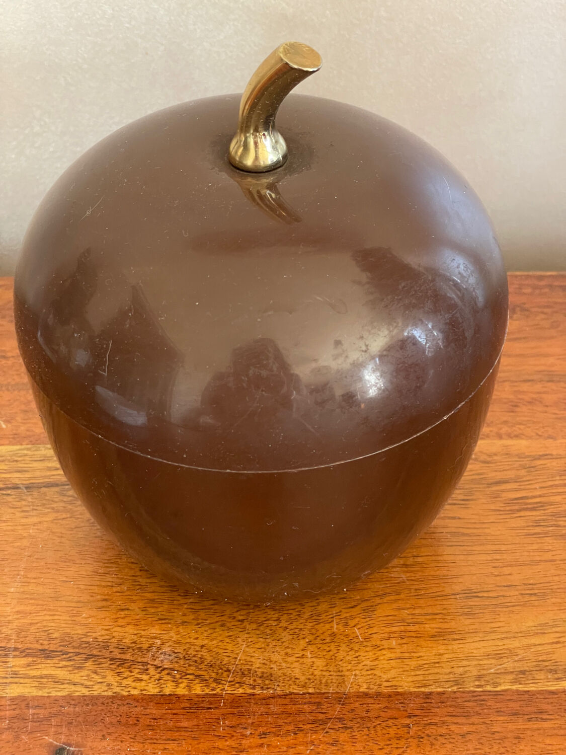 Brown apple ice bucket