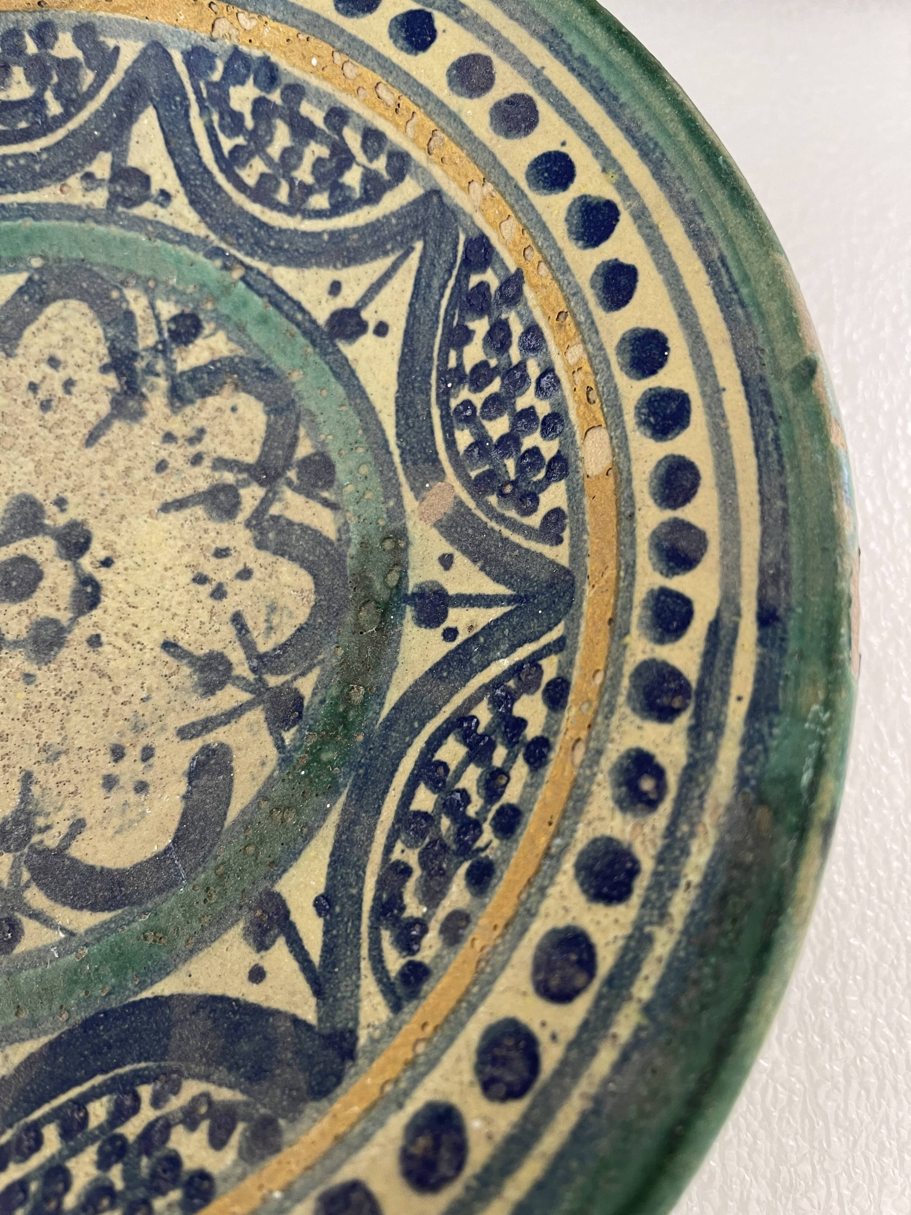 Tunisia ceramic flat glaze cream not very dense diameter 23 cm XVII or XVIII