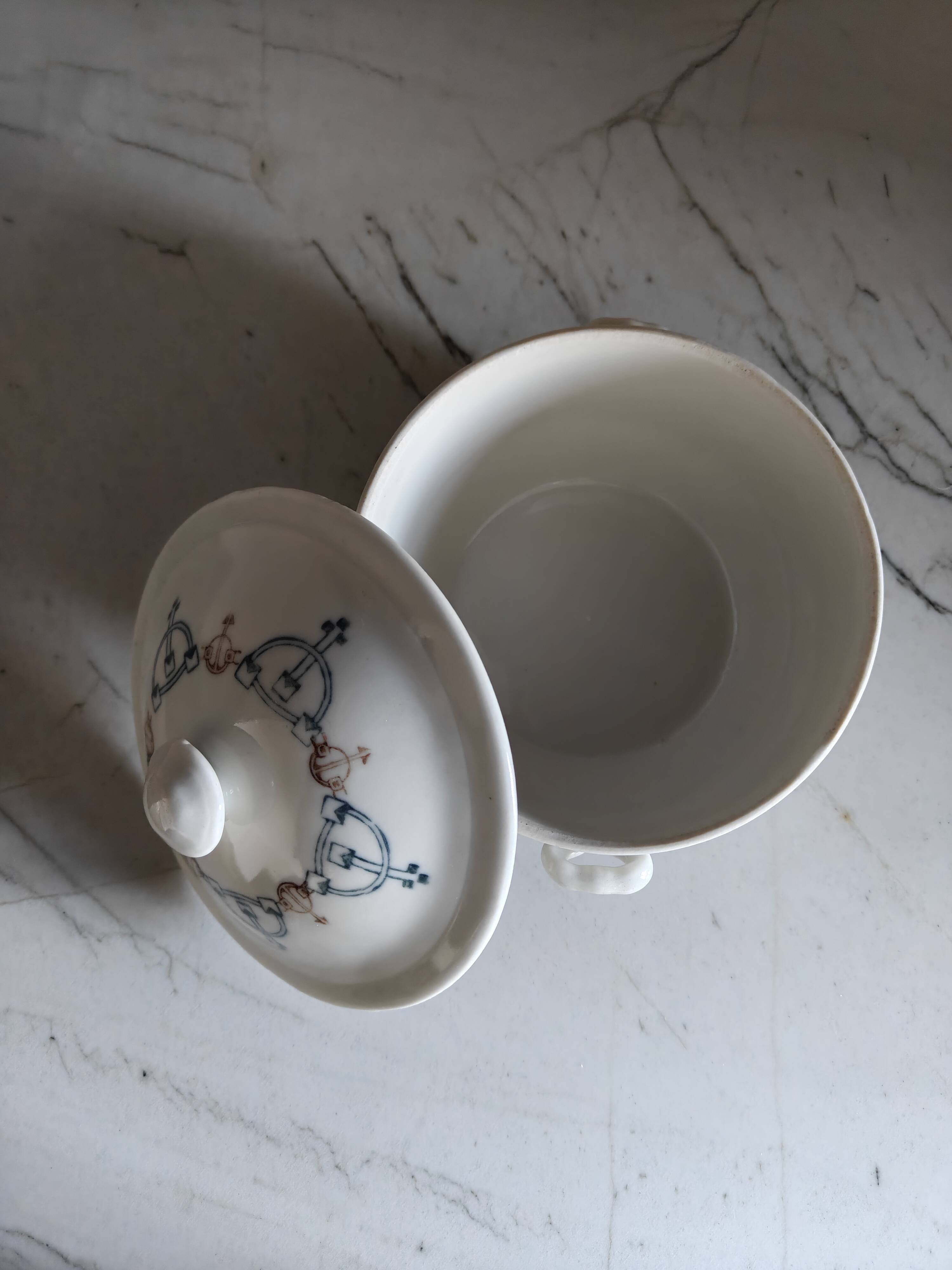 Small soup tureen