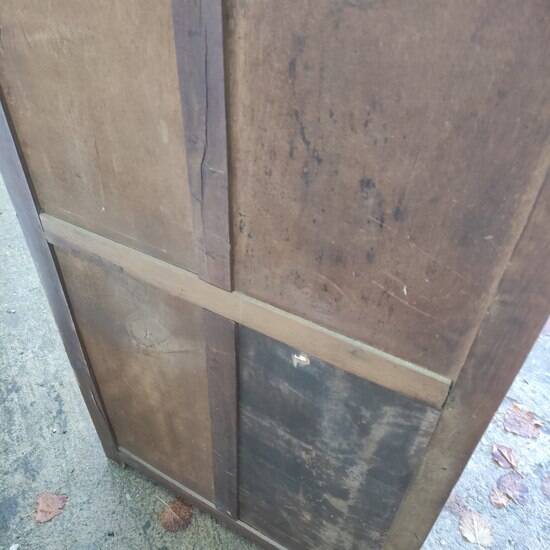 Small mesh cabinet, display case