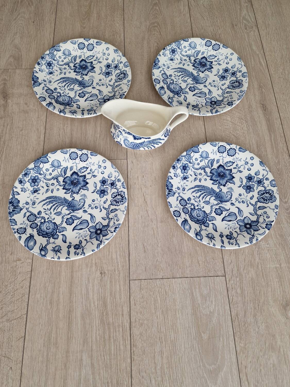 4 plates and sauce boat Villeroy et Boch modèle Paradiso