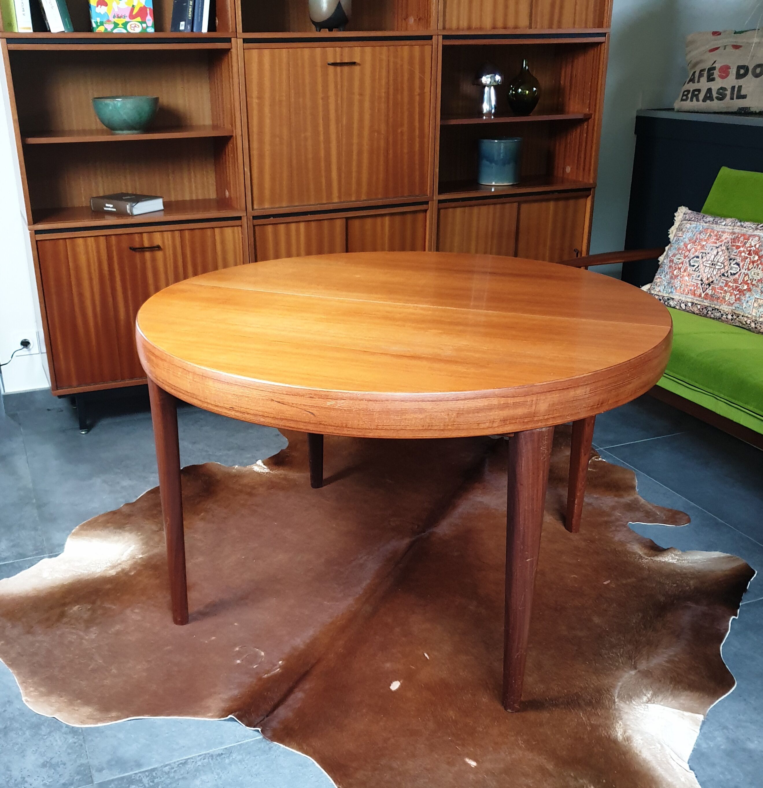 Round table in vintage teak 60s Scandinavian Rochebobois