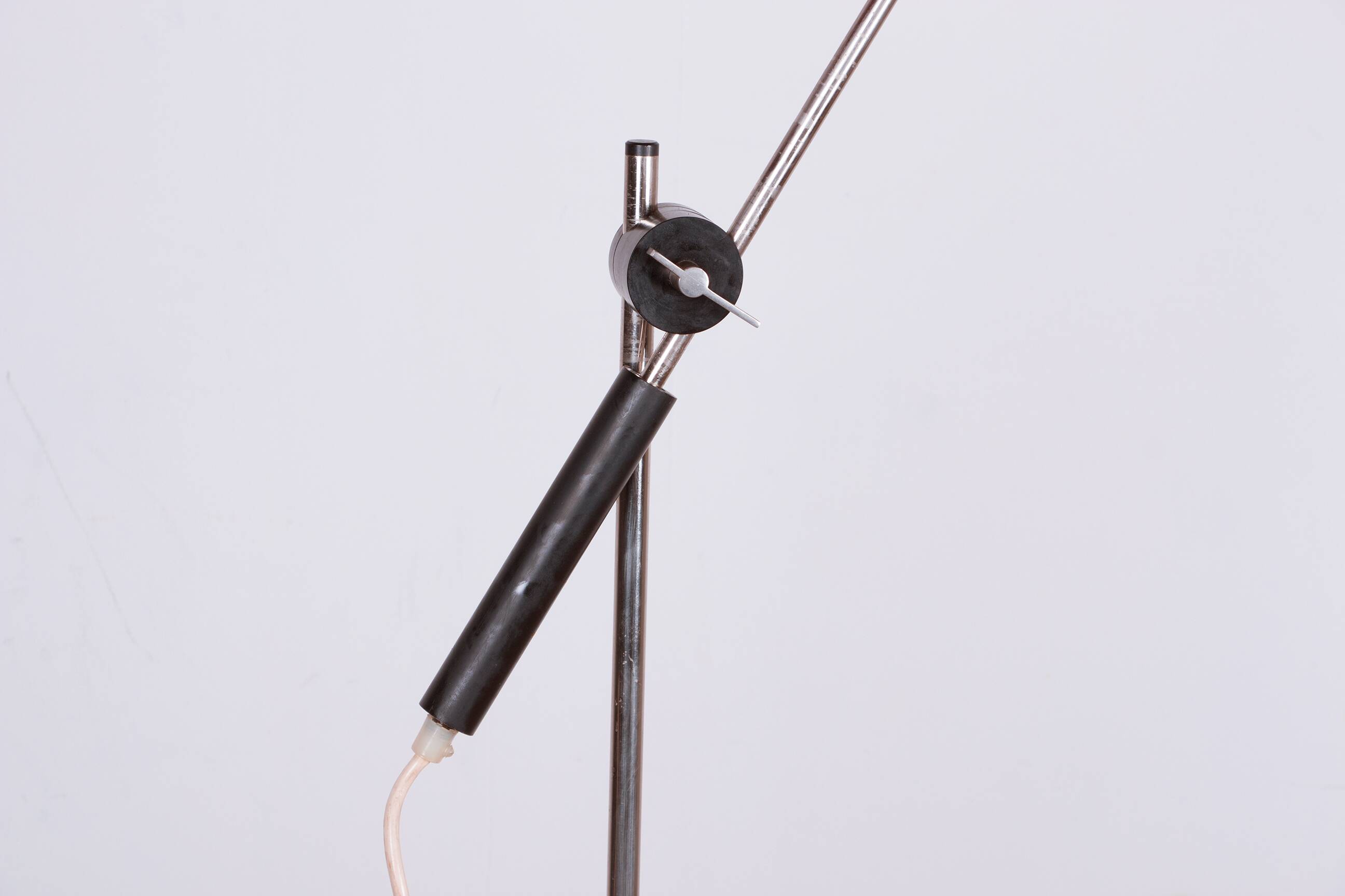 Large tilting floor lamp in steel and teak by Georges Frydman 1960.