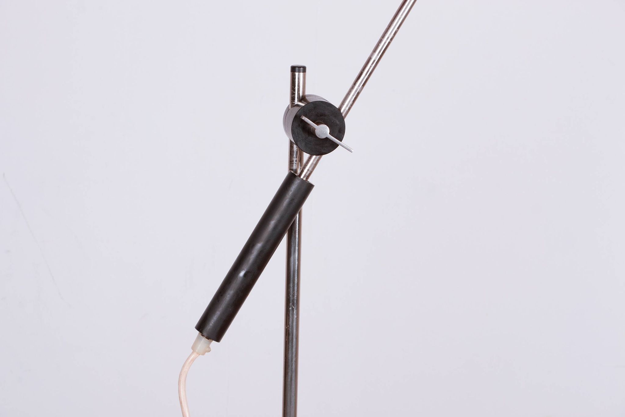 Large tilting floor lamp in steel and teak by Georges Frydman 1960.