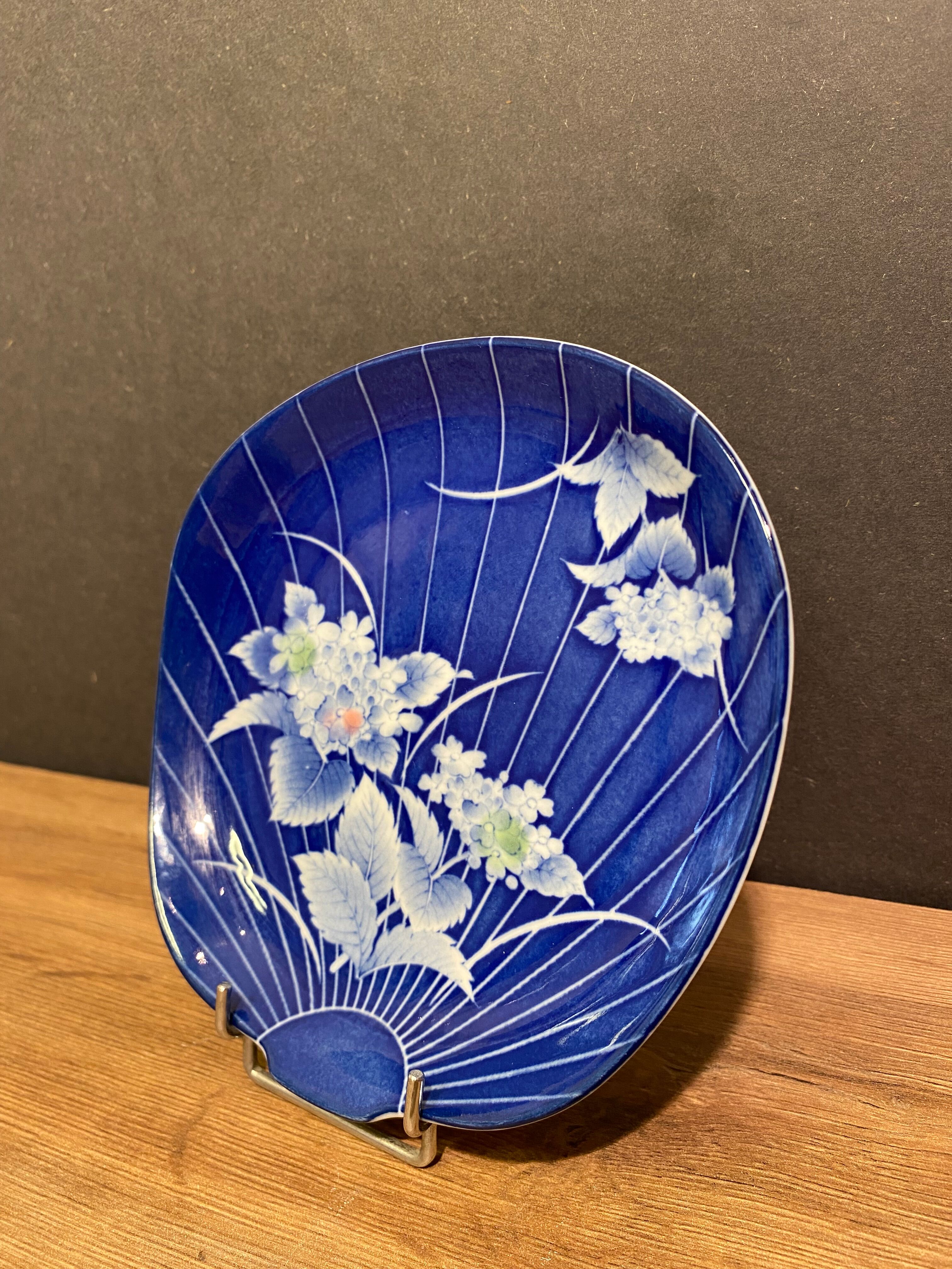 Fan shaped flat cut in porcelain China Japan