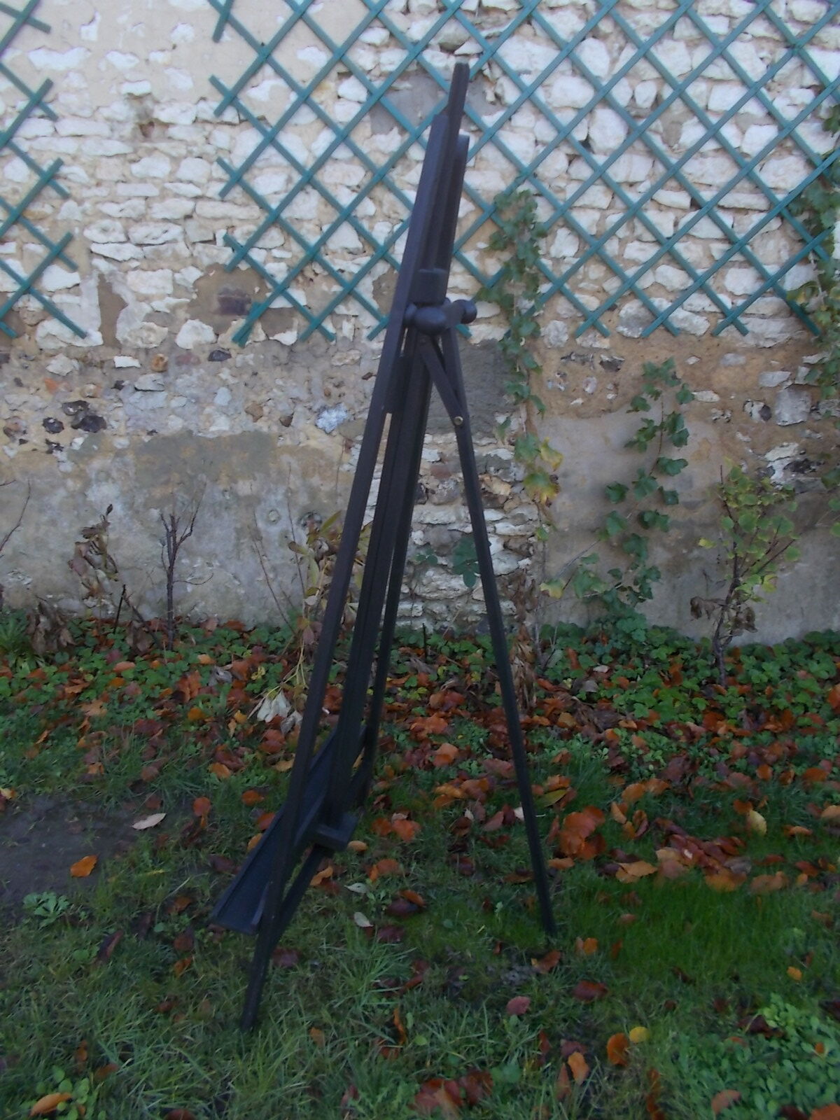 Wooden painter's easel