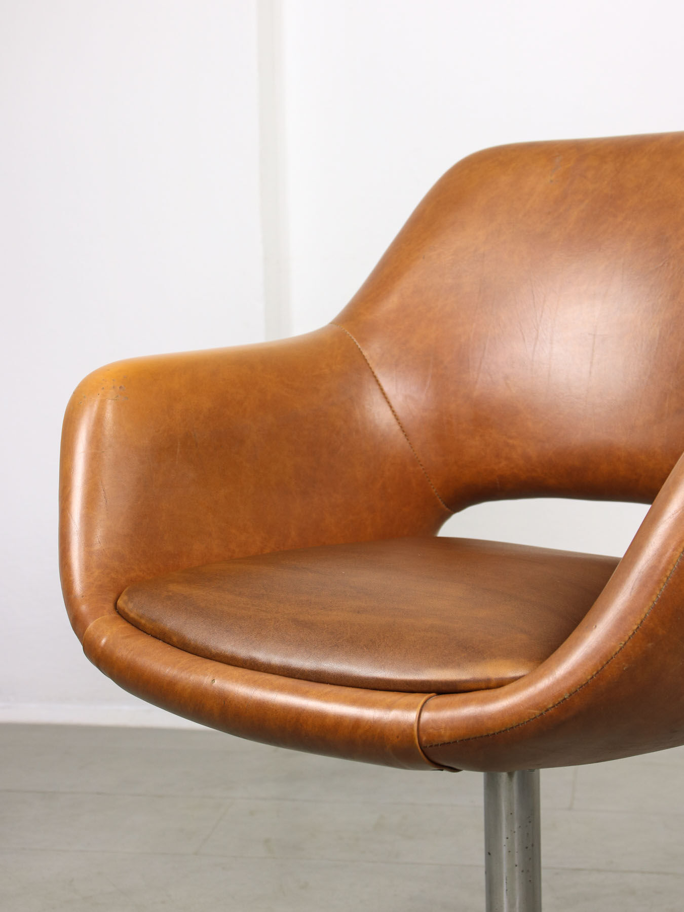 Mid-century brown leatherette swivel chair from Stol