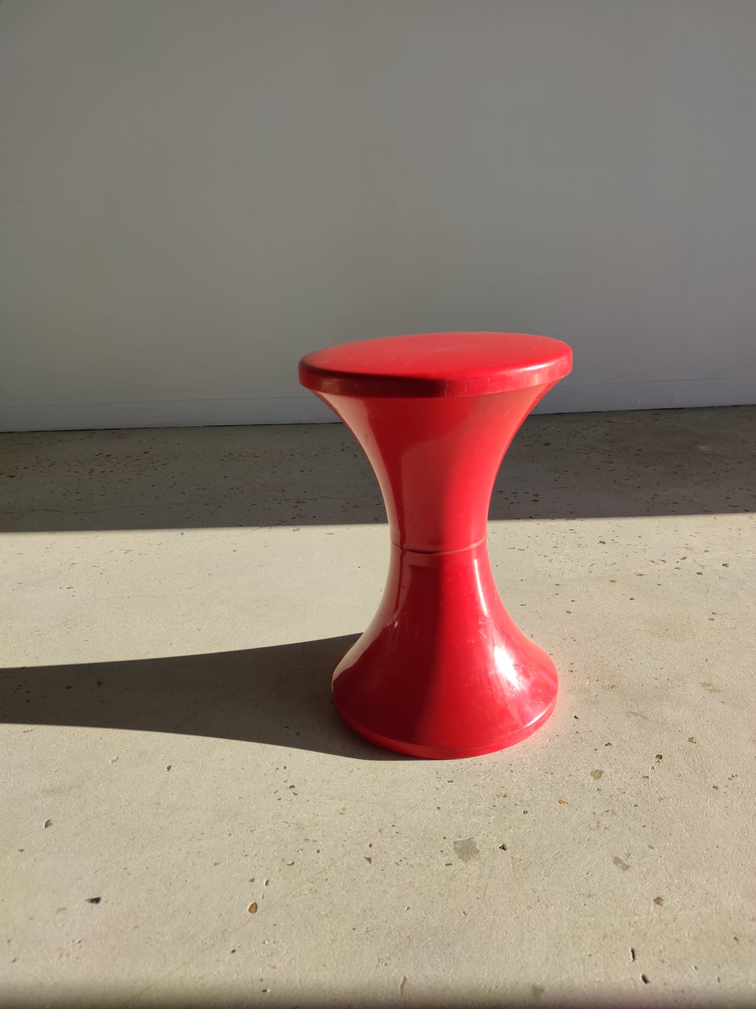 Tam Tam shape diabolo shape in red plastic