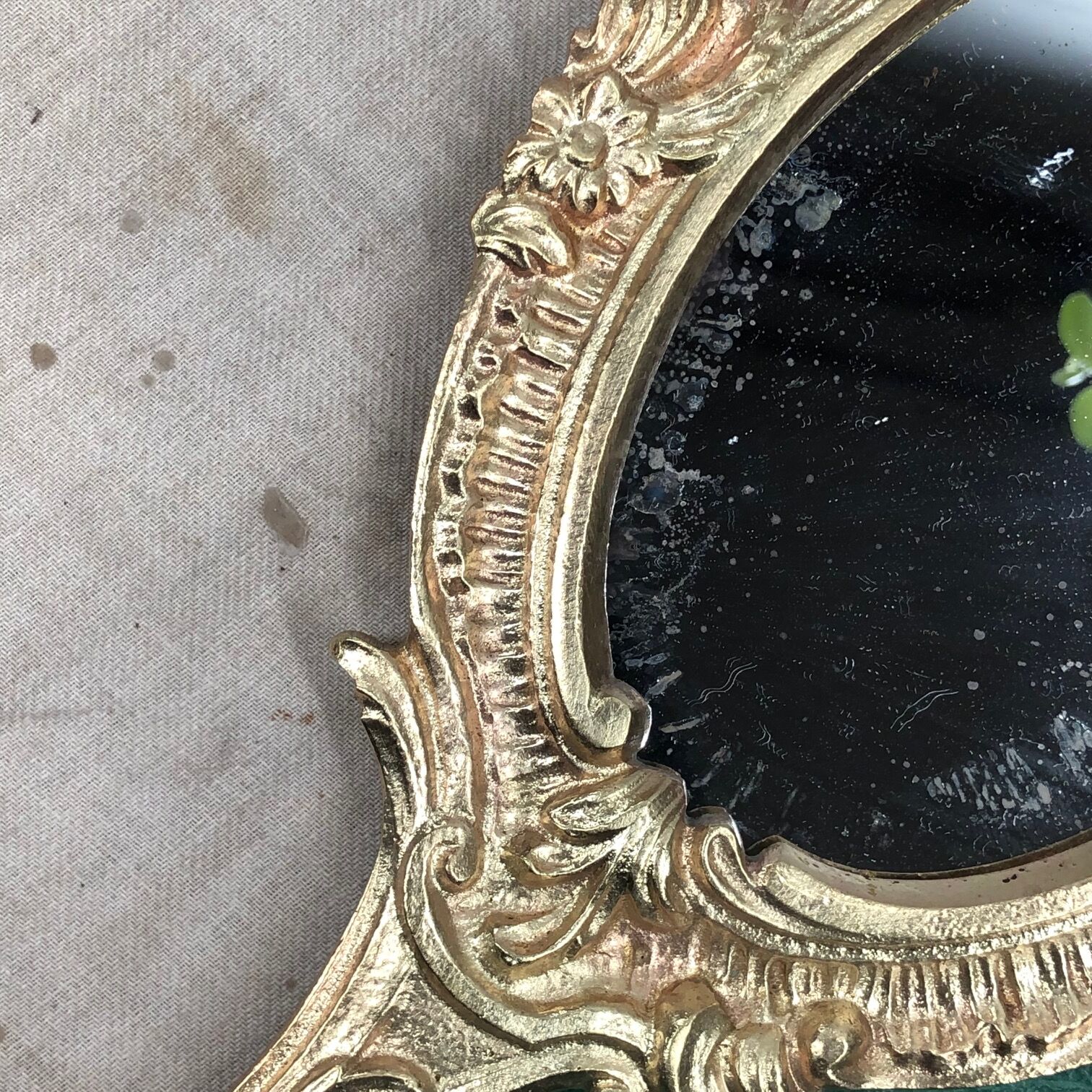 Bronze "face to hand" mirror