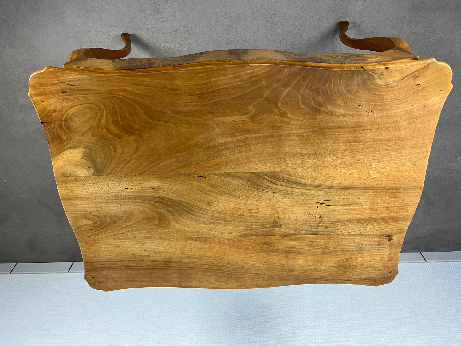 Table Louis XV noyer blond, début 19ème