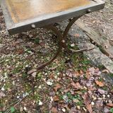 Table basse industrielle en fer forgé argenté et cuir année 70