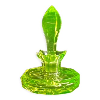 Flacon cristal taillé en ouraline verte – XIXème