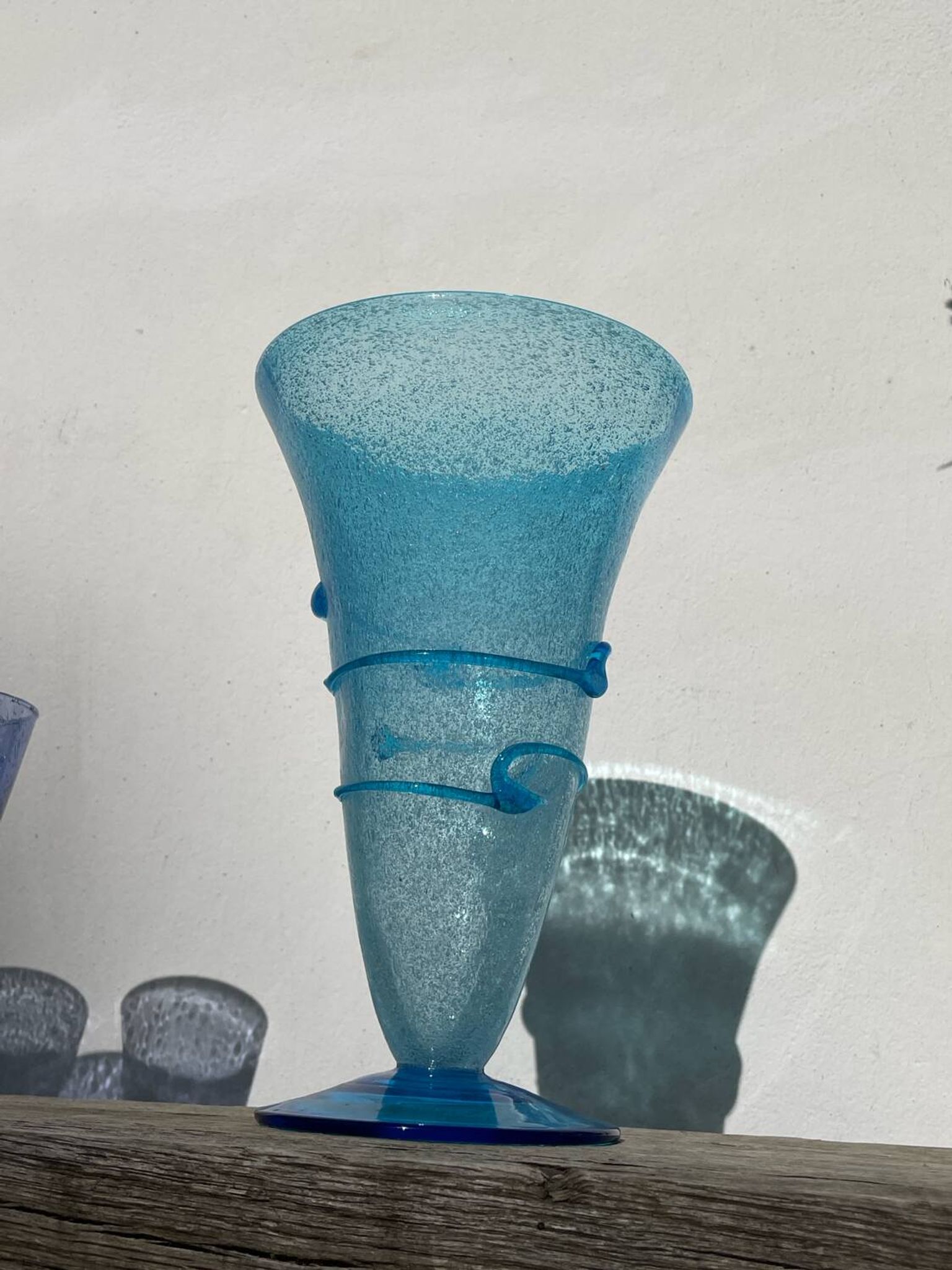 Vase conique en verre bullé bleu turquoise