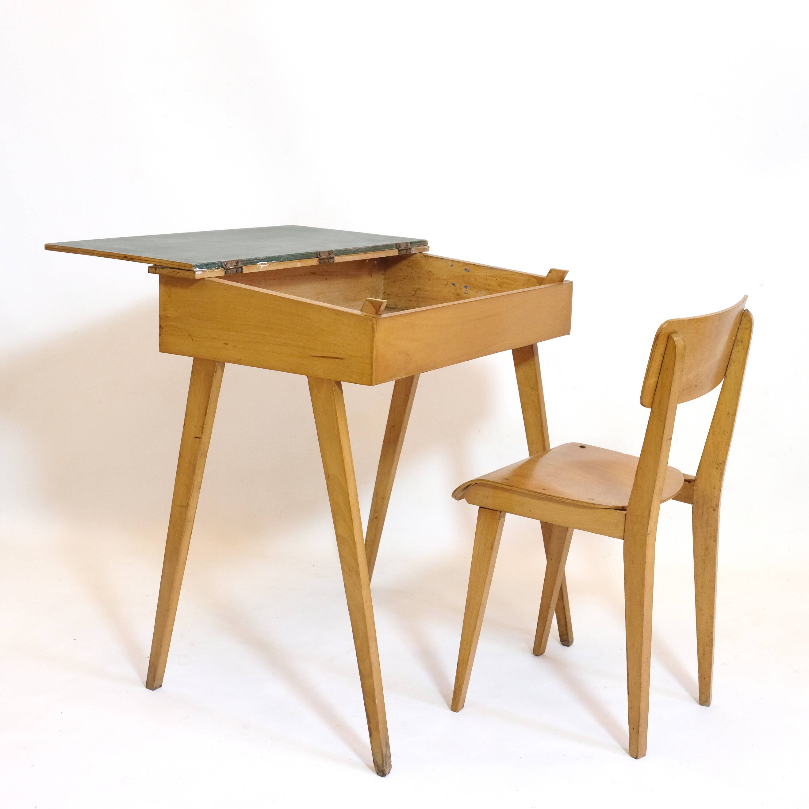 Small children's desk and chair from the 50s and 60s.