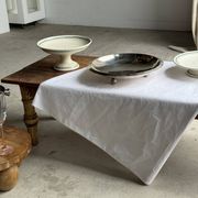 Plat à piédouche en faïence frises végétales vertes H12 D24