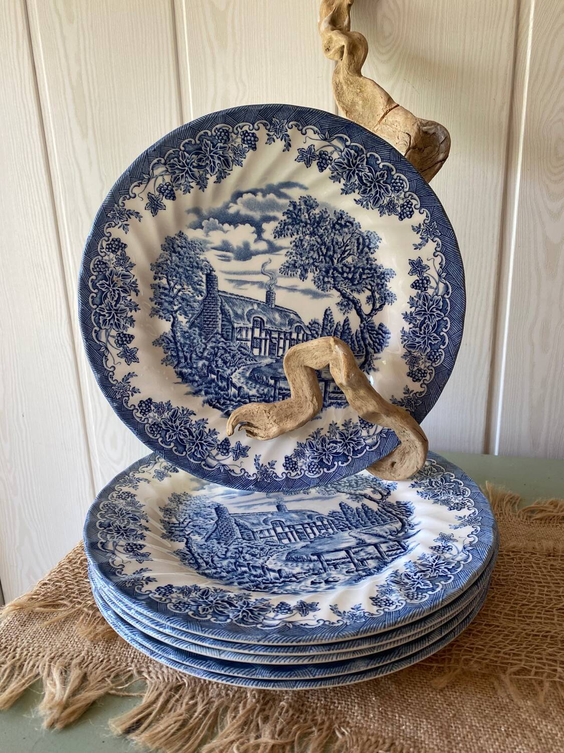 6 Churchill dinner plates