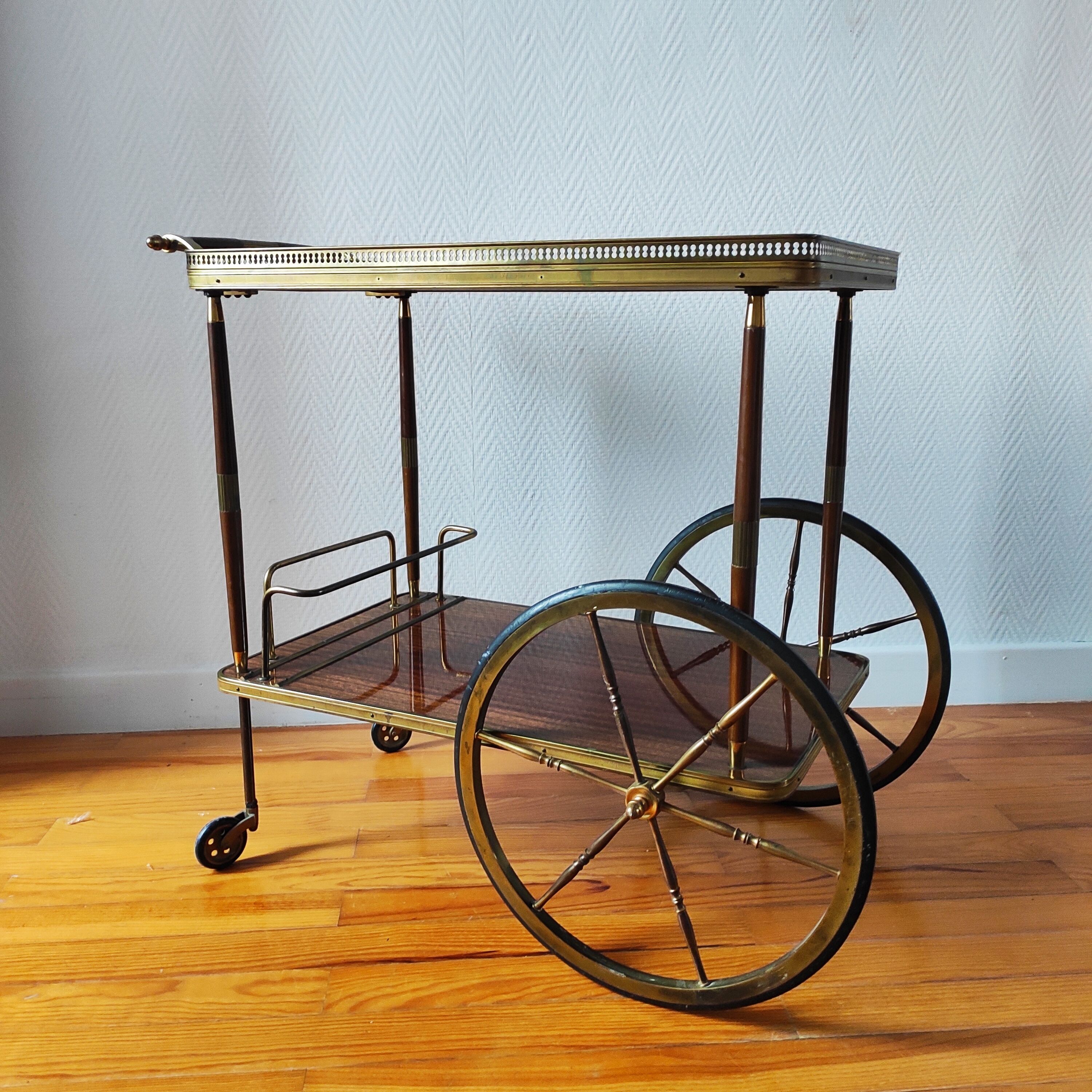 Rolling service or service trolley