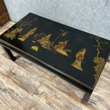 Table basse chinoise en laque noire et décors en nacre colorée