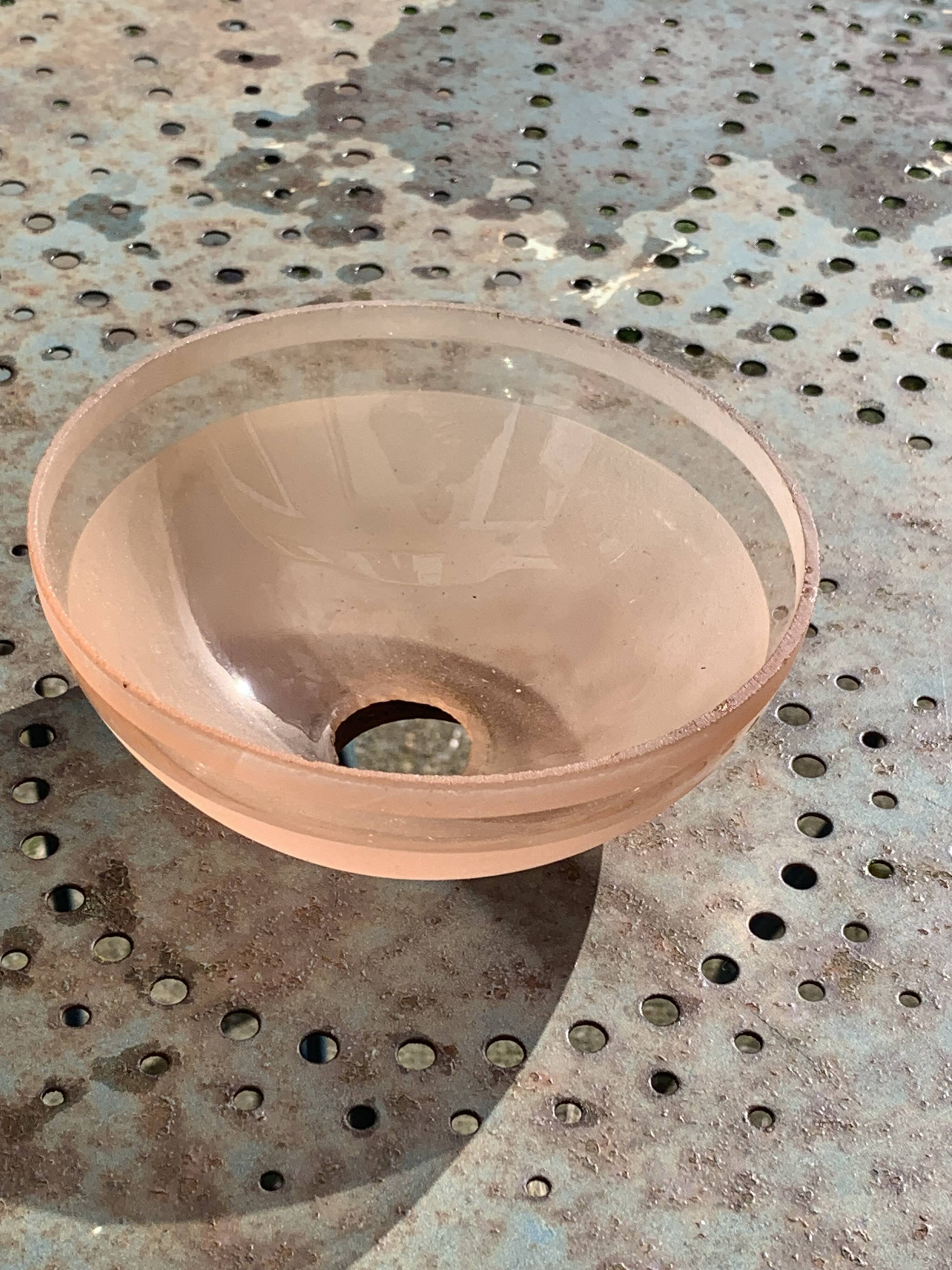 Globe coupole, en verre dépoli et verre transparent rose, Art Déco