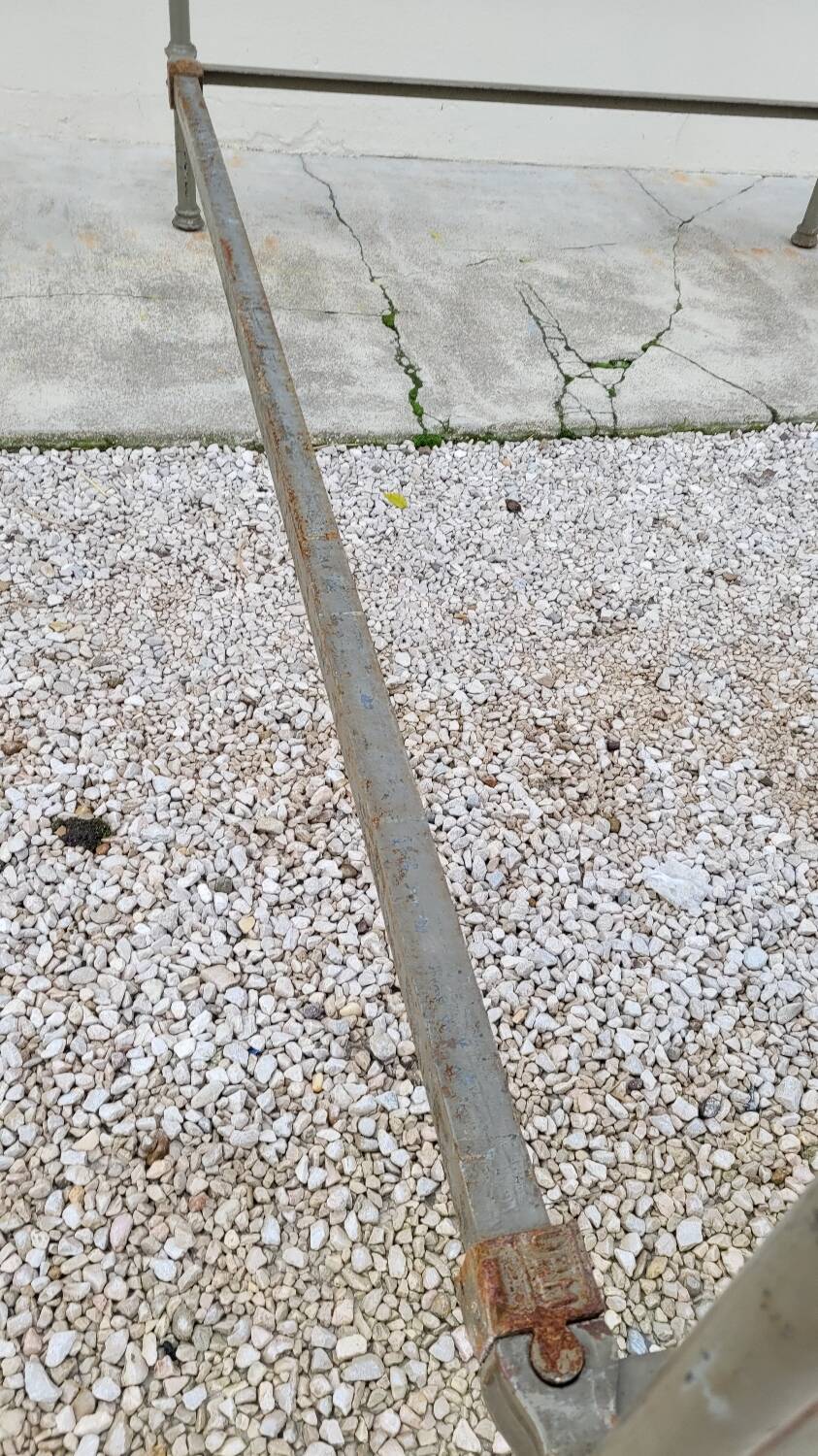 Cast iron bed decorated with flowers from the 19th century