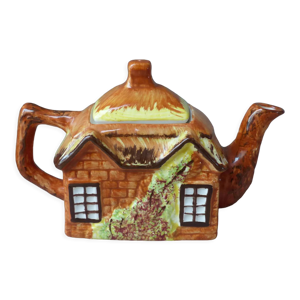 Théière en forme de maison cottage