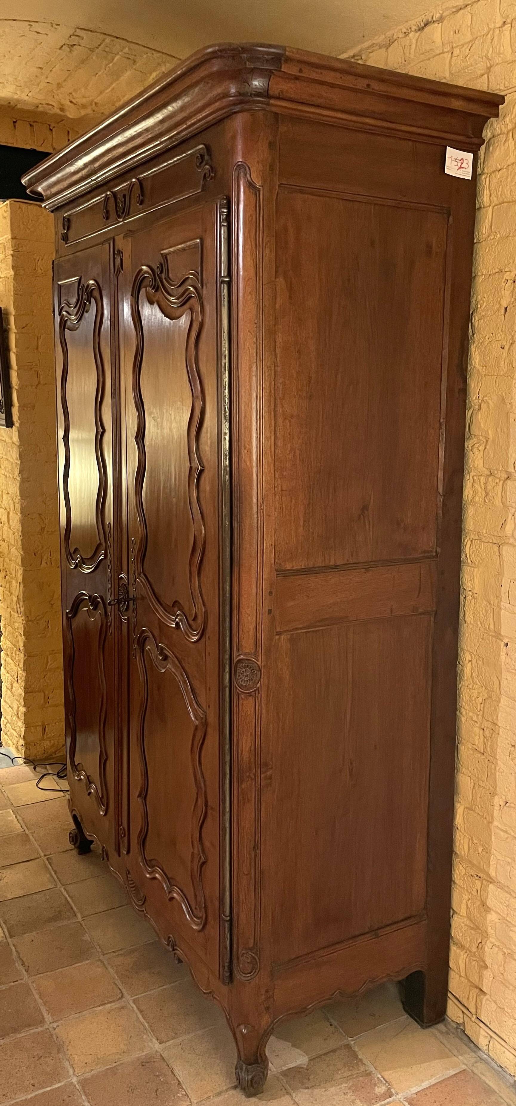 Louis XV walnut wardrobe - 18th century