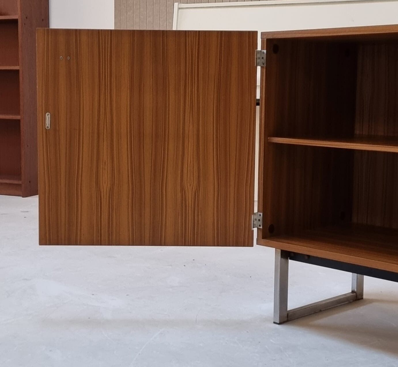 Armoire du milieu du siècle