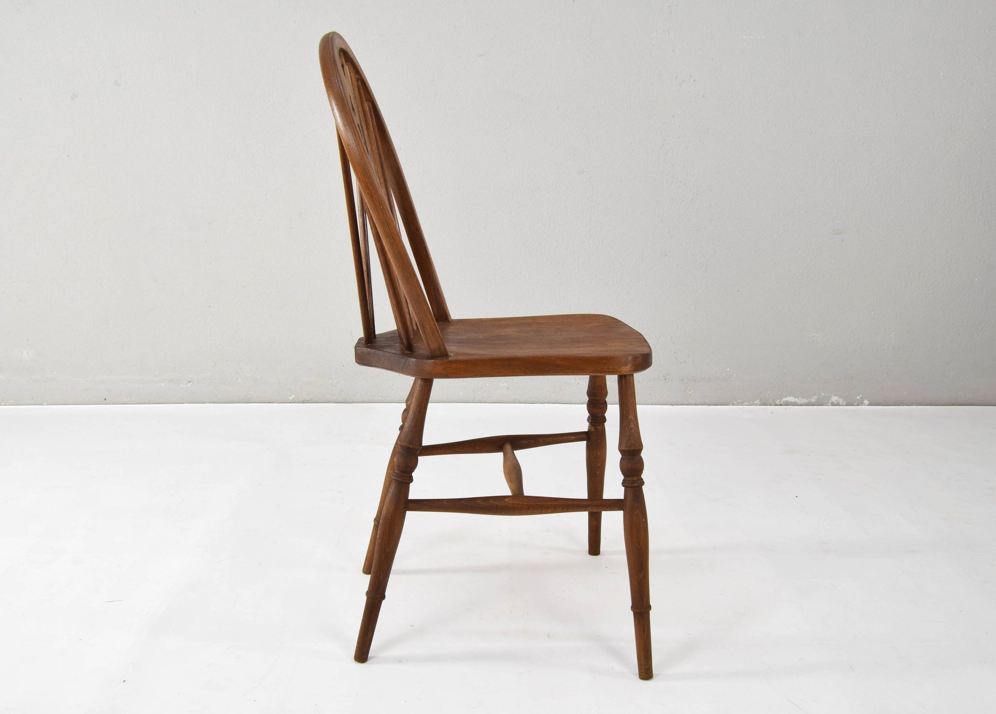 Windsor Antique Early 20th English Victorian Dining Room Chairs, Set of fou